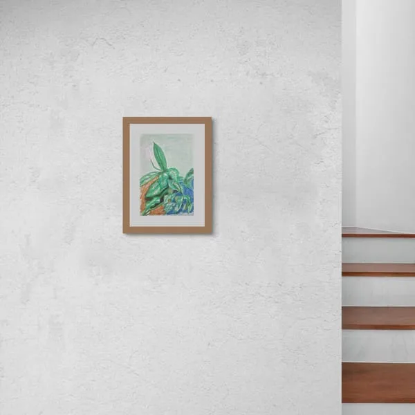 Decorar la pared con naturaleza, suele armonizar bien con la madera natural de las escaleras